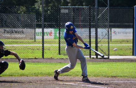 Heren 2 sterk van start tegen Wombats