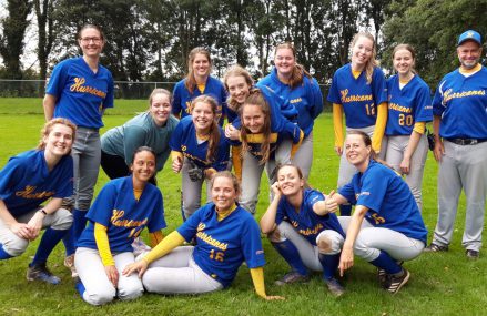 Cateringfabriek (Naarden) trakteert SB Dames 1
